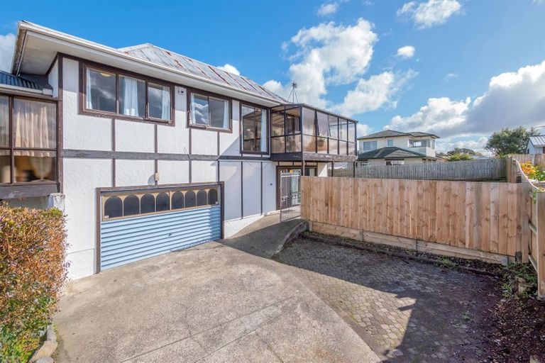 Photo of property in 2/4 Albert Street, Papakura, 2110