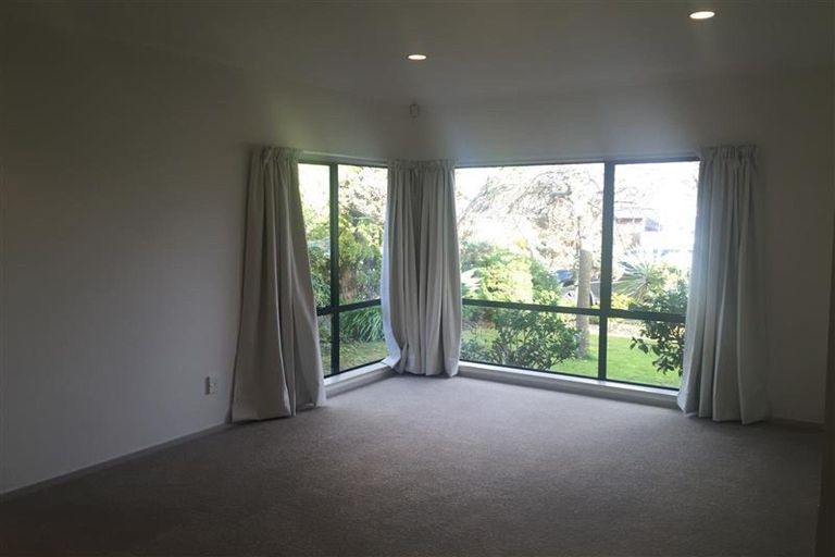 Photo of property in 21 Glucina Avenue, West Harbour, Auckland, 0618