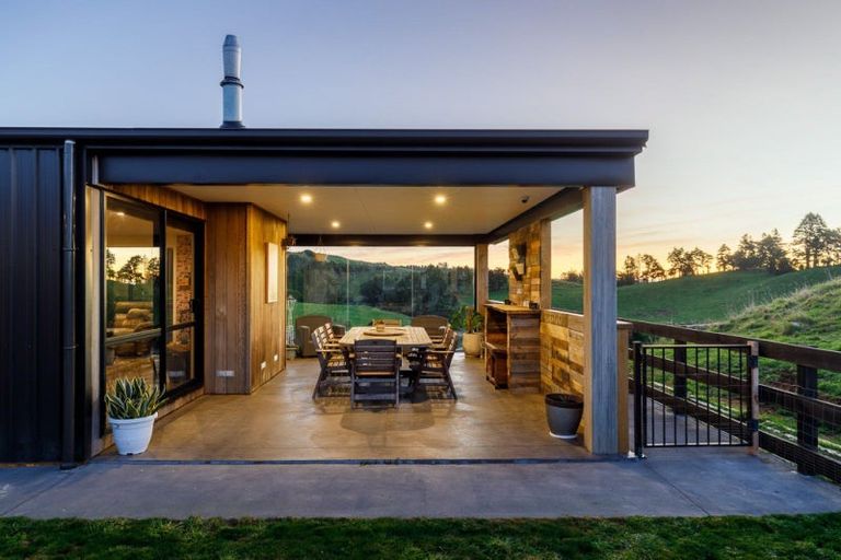 Photo of property in 527 Frankley Road, Hurworth, New Plymouth, 4371