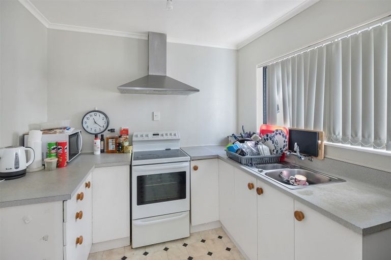 Photo of property in 10a Ted Gilberd Place, Newlands, Wellington, 6037