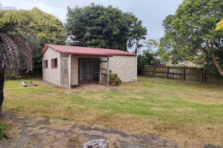 Photo of property in 15 Bundena Place, Clendon Park, Auckland, 2103