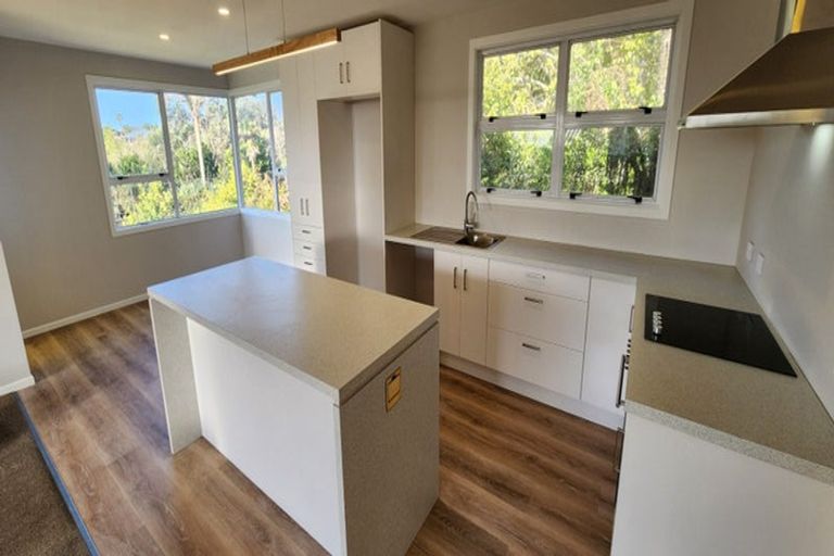 Photo of property in 49 Wairau Road, Oakura, 4314