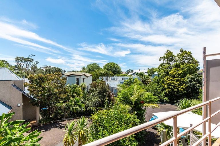 Photo of property in 3/6 Sarsfield Street, Herne Bay, Auckland, 1011