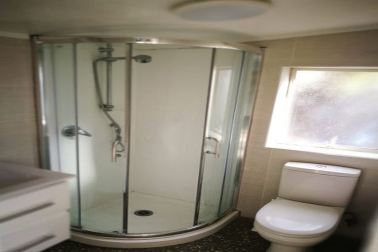 Photo of property in 54 Divich Avenue, Te Atatu South, Auckland, 0610