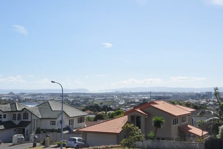 Photo of property in 14 Ribbonwood Crescent, Goodwood Heights, Auckland, 2105