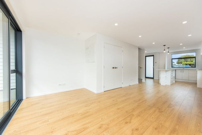 Photo of property in 5 Mokopiko Court, Beach Haven, Auckland, 0626