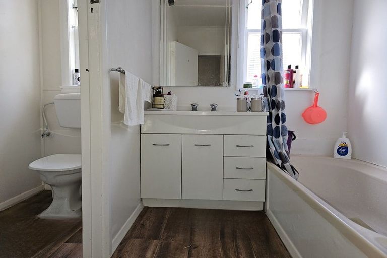 Photo of property in 3 Huia Street, Tawa, Wellington, 5028