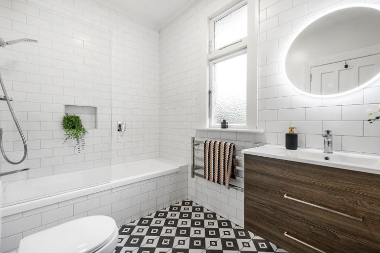 Photo of property in 160 Kenmure Road, Kenmure, Dunedin, 9011