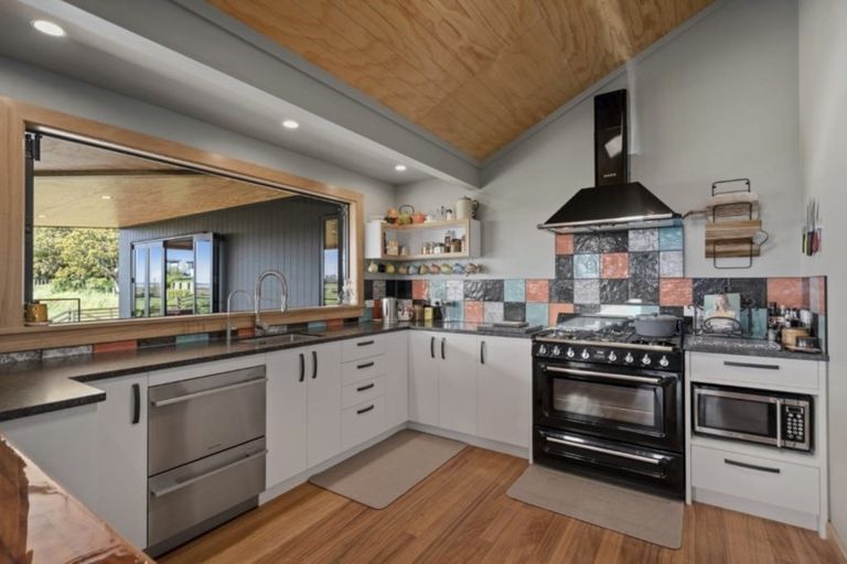 Photo of property in 261b Walker Road East, Aongatete, 3178