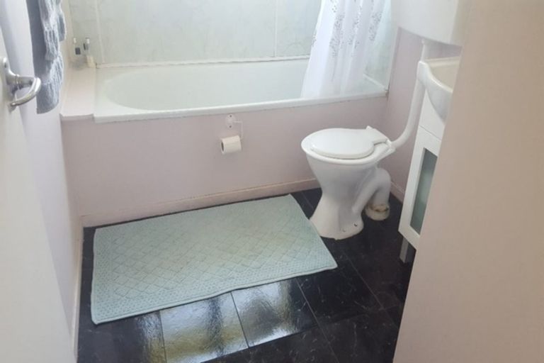 Photo of property in 1/11 Ciprian Place, Henderson, Auckland, 0612