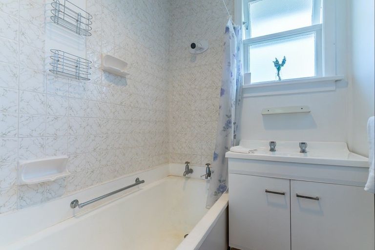 Photo of property in 15 Watson Street, Green Island, Dunedin, 9018