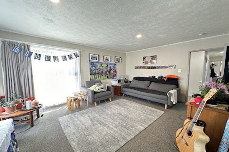 Photo of property in 5 Gibbons Road, Weymouth, Auckland, 2103