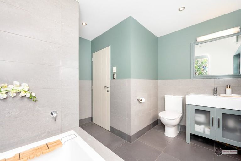 Photo of property in 4 Singers Road, Korokoro, Lower Hutt, 5012