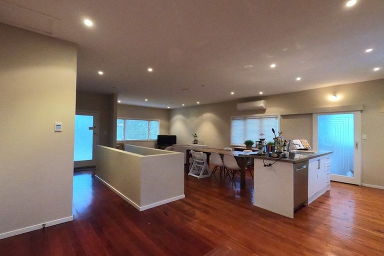 Photo of property in 2/26 Dallinghoe Crescent, Milford, Auckland, 0620