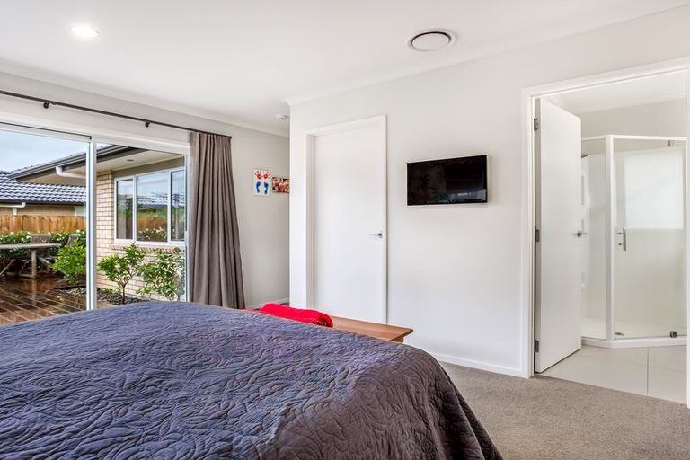 Photo of property in 37 Capriana Drive, Karaka, Papakura, 2113