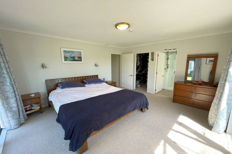 Photo of property in 2a Kaitake Place, Oakura, 4314