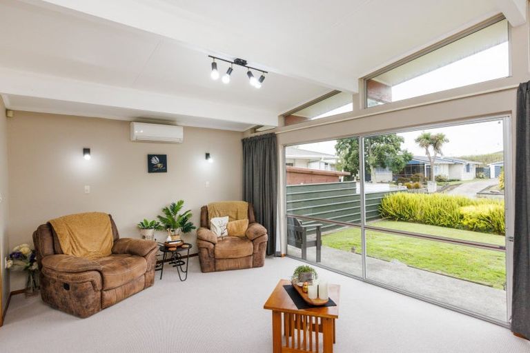 Photo of property in 17 Pinedale Parade, Milson, Palmerston North, 4414
