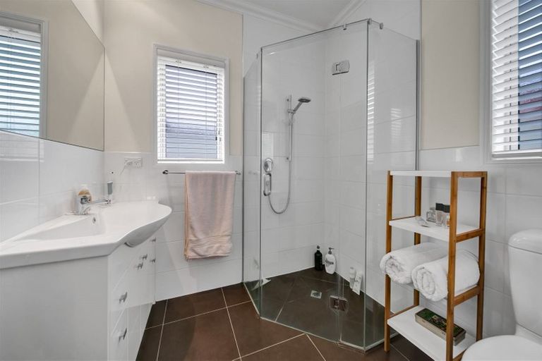 Photo of property in 15 Mangorei Road, Strandon, New Plymouth, 4312