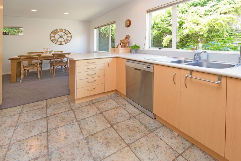 Photo of property in 3/39 Wade River Road, Stanmore Bay, Whangaparaoa, 0932