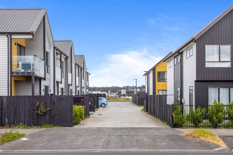 Photo of property in 75 Papatupu Way, Kumeu, 0810