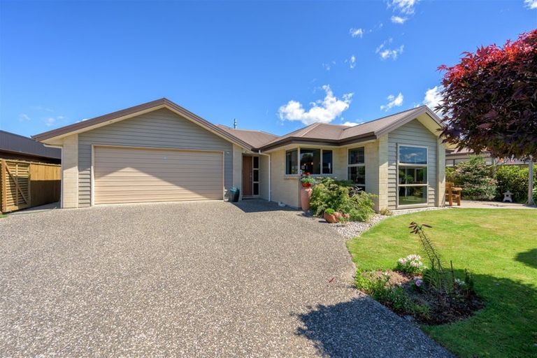 Photo of property in 12 Kitakita Grove, Motueka, 7120