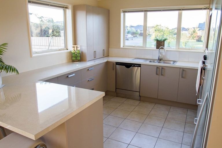 Photo of property in 17 Six Silvers Avenue, Halswell, Christchurch, 8025