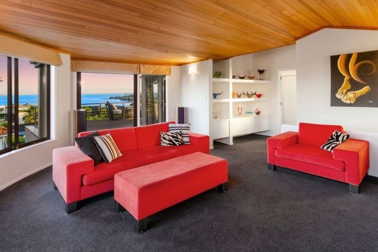 Photo of property in 1/2 Rahopara Street, Castor Bay, Auckland, 0620