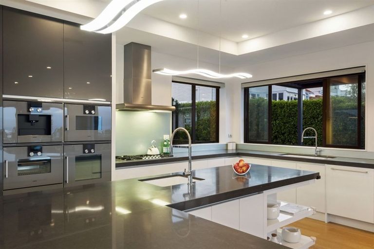 Photo of property in 13 Seaview Road, Castor Bay, Auckland, 0620