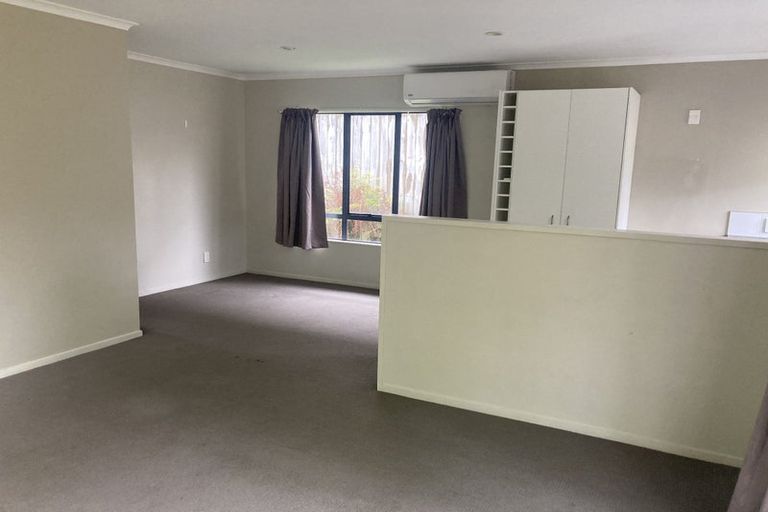 Photo of property in 21 Mona Vale, West Harbour, Auckland, 0618