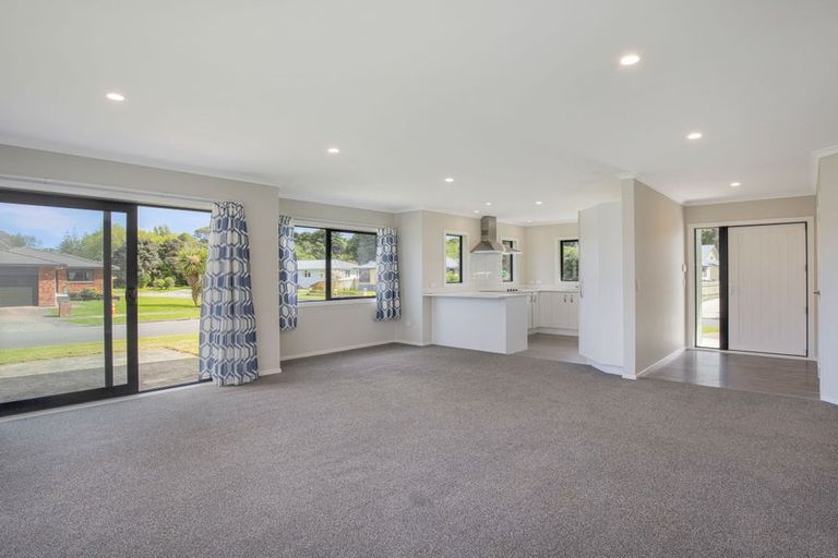 Photo of property in 2 Kingi Te Ahoaho Place, Otaki, 5512