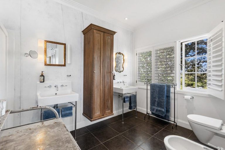 Photo of property in 11 Stanley Point Road, Stanley Point, Auckland, 0624