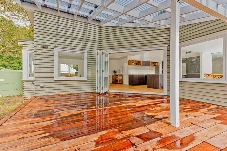 Photo of property in 51 Cambridge Road, Riverhead, 0820