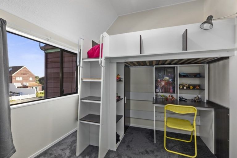 Photo of property in 2/17u Randwick Crescent, Moera, Lower Hutt, 5010