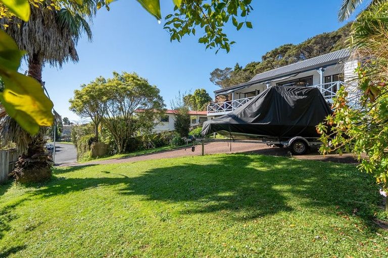 Photo of property in 14 Emery Grove, Bayview, Auckland, 0629