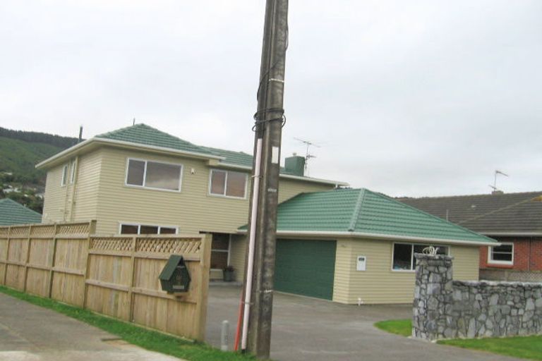 Photo of property in 18 Ngatitoa Street, Tawa, Wellington, 5028