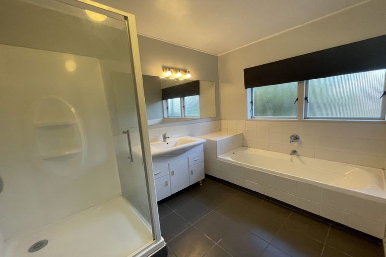 Photo of property in 43 Meadway, Sunnyhills, Auckland, 2010