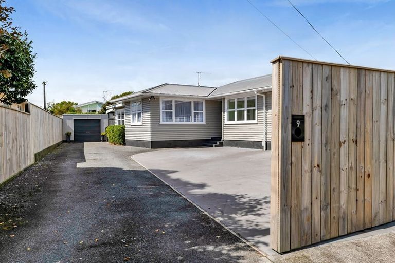 Photo of property in 9 Manu Crescent, Upper Vogeltown, New Plymouth, 4310