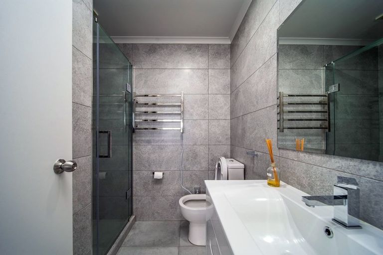 Photo of property in 31a Chieftain Rise, Goodwood Heights, Auckland, 2105