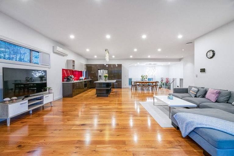 Photo of property in 120 San Valentino Drive, Henderson, Auckland, 0612