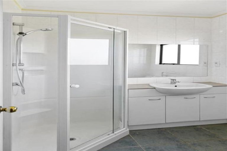 Photo of property in 86a Rosewarne Crescent, Glendene, Auckland, 0602