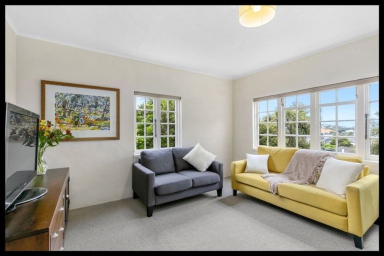 Photo of property in 42 Nicholson Road, Khandallah, Wellington, 6035