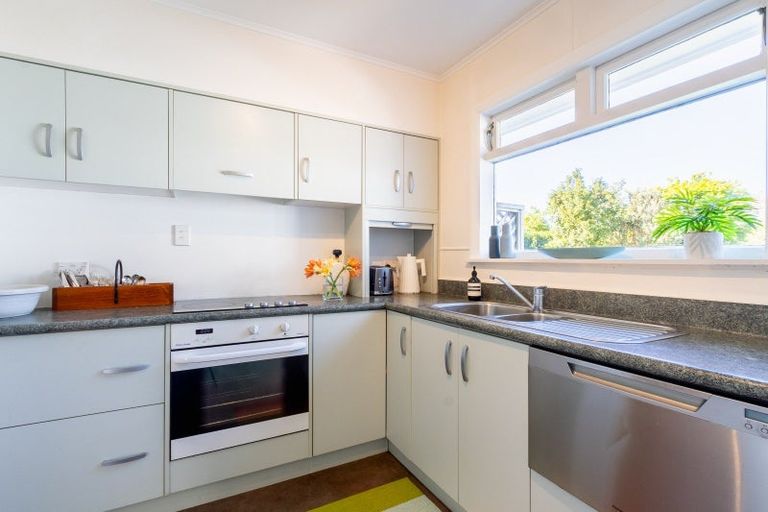 Photo of property in 28 Karu Crescent, Waikanae, 5036