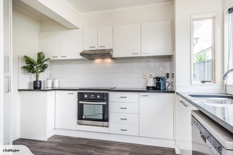 Photo of property in 1042a Great North Road, Point Chevalier, Auckland, 1022