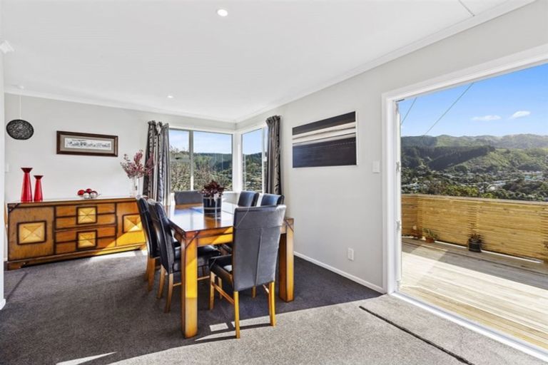 Photo of property in 6 Mayfair Place, Tawa, Wellington, 5028