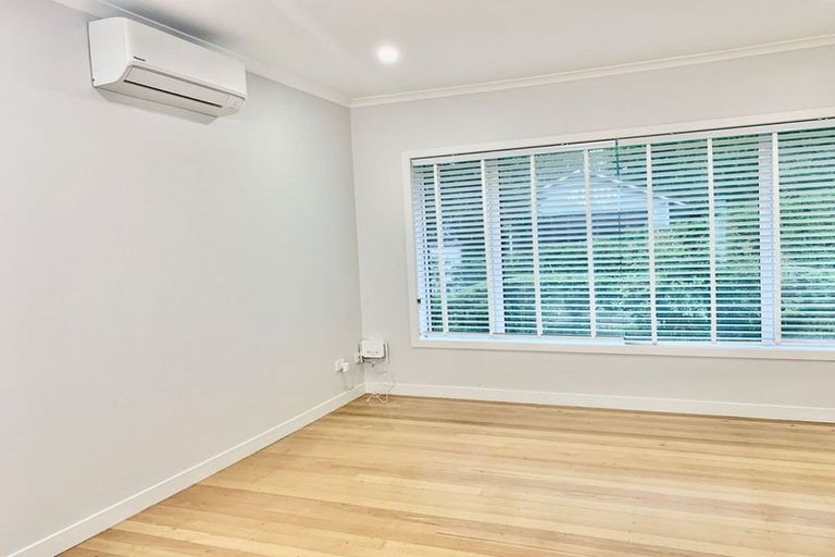 Photo of property in 2/300 Lake Road, Hauraki, Auckland, 0622