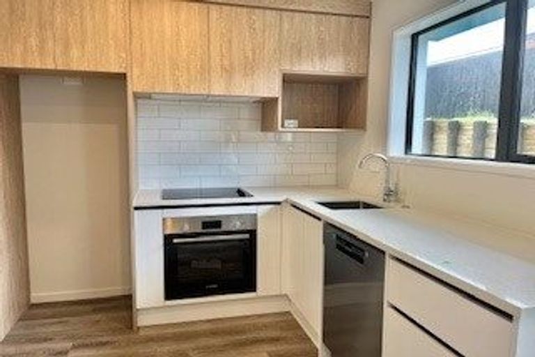 Photo of property in 9/11 Scanlen Terrace, Kelston, Auckland, 0602