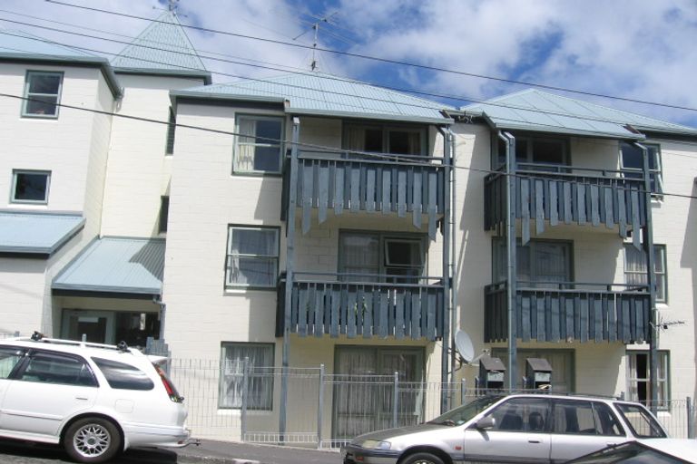 Photo of property in 40-42 Queen Street, Mount Victoria, Wellington, 6011
