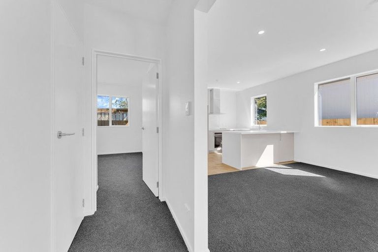 Photo of property in 4/5 Westminster Road, Wainuiomata, Lower Hutt, 5014