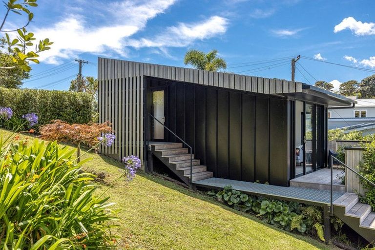 Photo of property in 70 Queens Drive, Oneroa, Waiheke Island, 1081