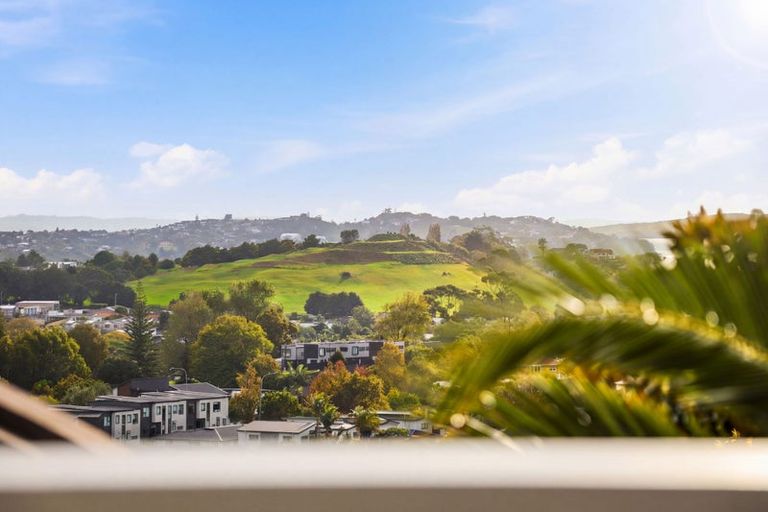 Photo of property in 45a Bradbury Road, Botany Downs, Auckland, 2010